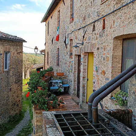 In With House A Panoramic View Monticiano